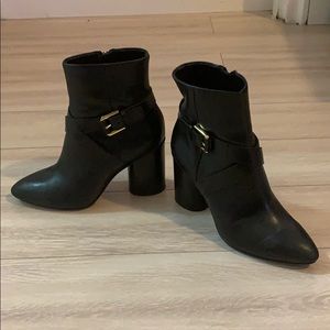 BLACK LEATHER NINE WEST CAVANAGH BOOTIE
